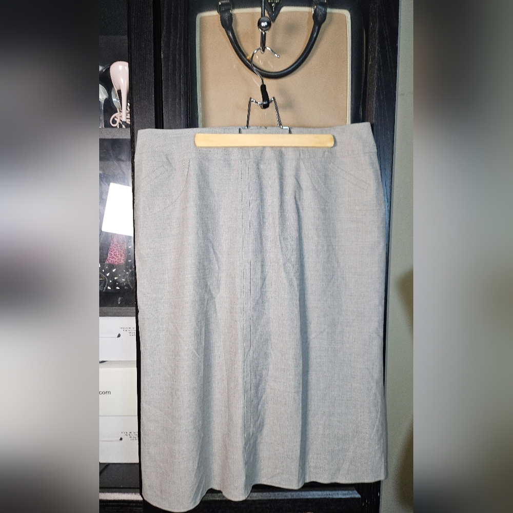 Akris Punto Designer Skirt Grey Wollaine Wool Midi Skirt US 8 Medium Like New
